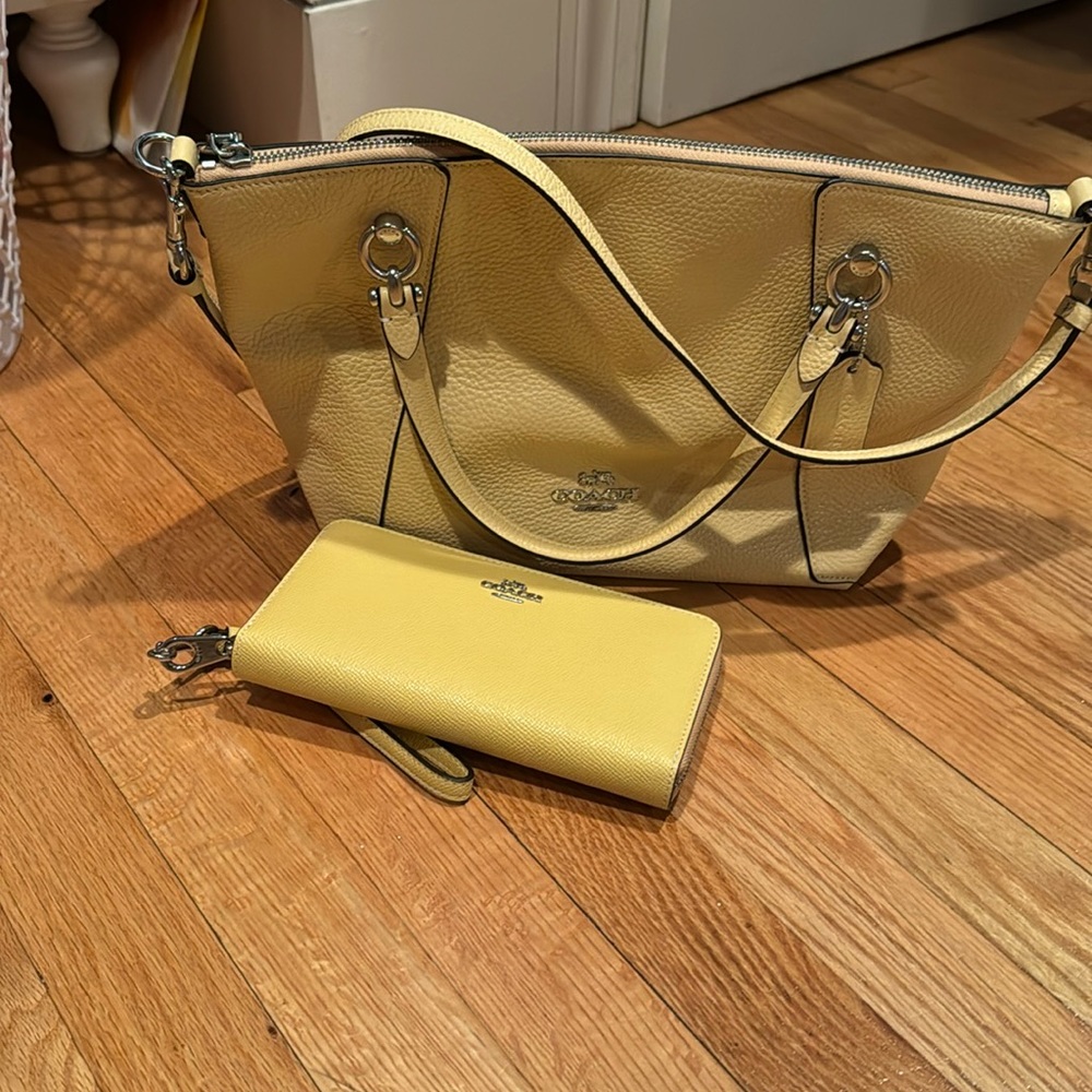 Brand new with out tags coach purse and wallet - Picture 2 of 6